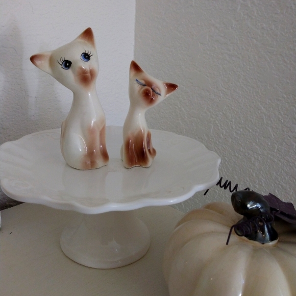 Other - 1960s era. Vintage salt and pepper shakers
